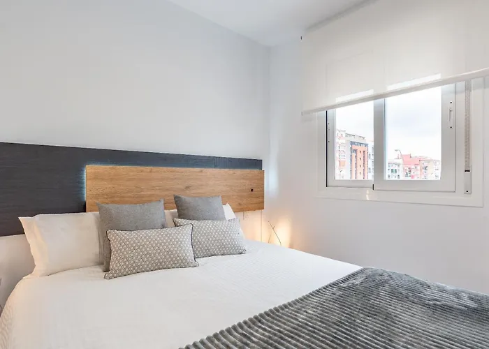 Modern Apartment Near Huelin Beach & Free Parking