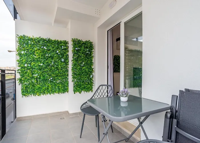 Modern Apartment Near Huelin Beach & Free Parking