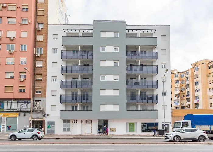 Modern Apartment Near Huelin Beach & Free Parking